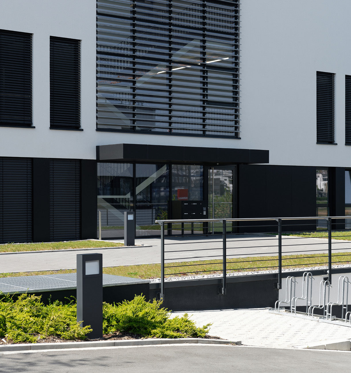 إنارة ممرات خارجية الترا لايت - ثنائية الجهة 32 واط(BD2580) IP54 